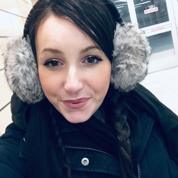 Meet your Posher, Jessica - Picture 1 of 1